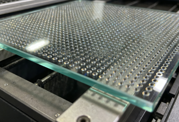 聚焦高铝玻璃精密加工：红外皮秒激光钻孔设备赋能深苏沪产业，超越激光彰显品牌实力